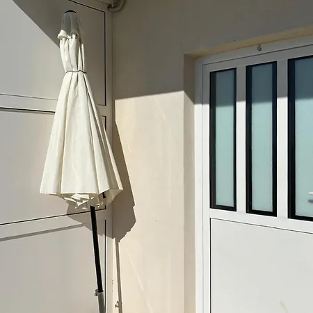 Апартаменти Gorgeous In With Wifi *