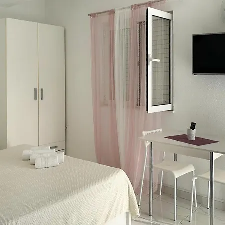 Апартаменти Gorgeous In With Wifi Подгора